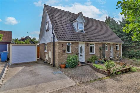 Aylward Close Hadleigh Suffolk Ip Bed Semi Detached House