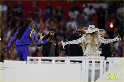 Kendrick Lamar Performs His Hit Song 'Alright' During Super Bowl Halftime Show 2022: Photo ...