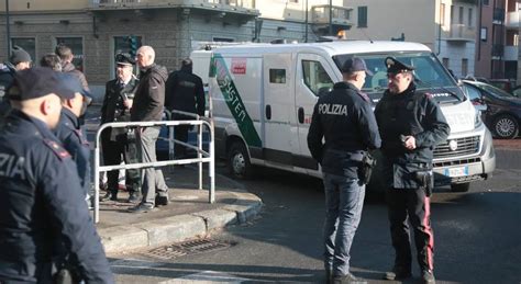 Rapina A Portavalori Rubano La Pistola A Guardia Giurata E Sparano