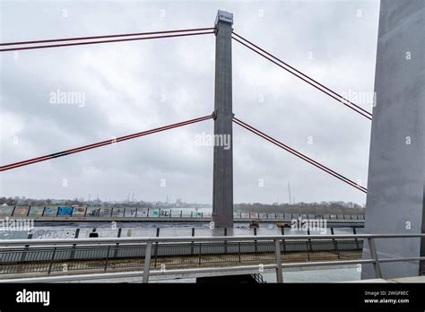 Feierliche Verkehrsfreigabe der neuen A1 Rheinbrücke zwischen