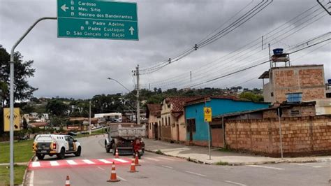 Itabirito Prefeitura Instala Placas De Sinaliza O Em Avenidas E Na