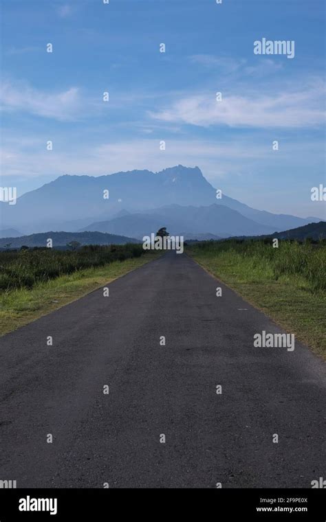 Vista Panor Mica Del Monte Kinabalu Emblem Tica Y La Monta A M S Alta