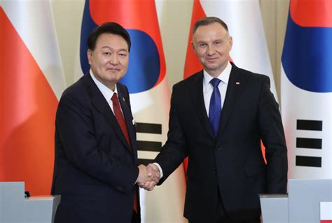 Yoon Discusses Defense Cooperation Ukraine With Polish Counterpart