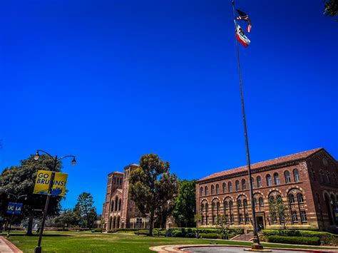 Dickson Court With Flag Pole On Ucla Campus Los Angeles Flickr