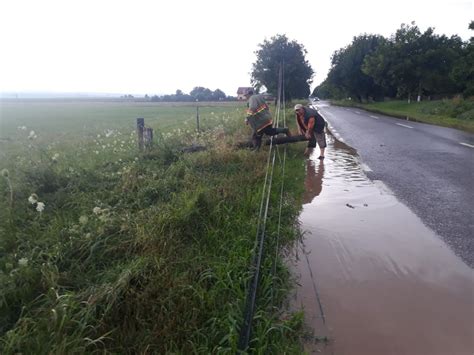 Acum Pompierii Intervin In Judet Si Municipiu Copaci Si Stalpi De