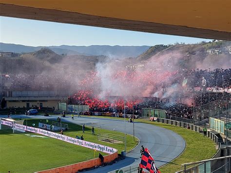 Cosenza Catanzaro Il Derby La Fotocopia Dellandata In Gol Iemmello