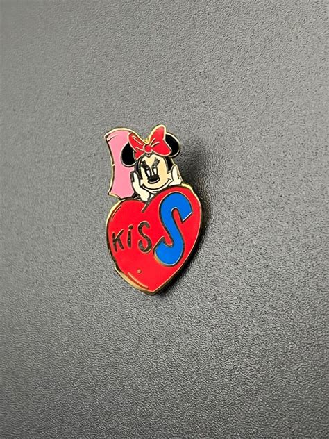 Disney Pin Minnie Mouse The Disney Store Kiss Heart Mini Pin