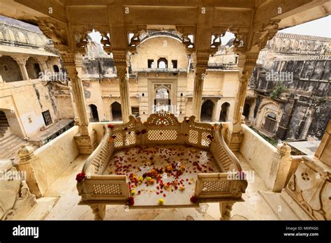 Interior of the atmospheric ruined Bundi Palace, Rajasthan, India Stock ...