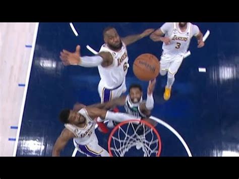 LEBRON JAMES TREMENDO TAPÓN A KYRIE LEBRON y ANTHONY DAVIS REMONTADA