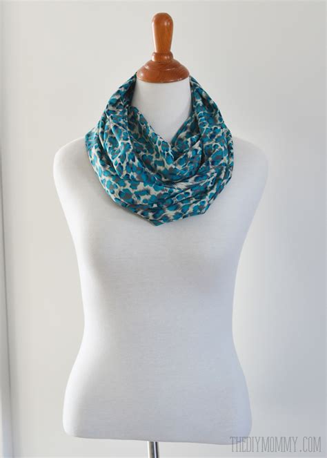Make An Easy 15 Minute Infinity Scarf