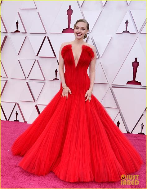 Amanda Seyfried Wears a Ravishing Red Gown to Oscars 2021: Photo ...