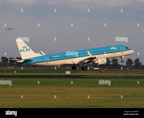 Ph Ezt Klm Cityhopper Embraer Erj Std Erj Landing At