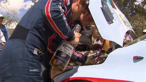 Thierry Neuville Usa Cerveza Corona Como L Quido Refrigerante En El