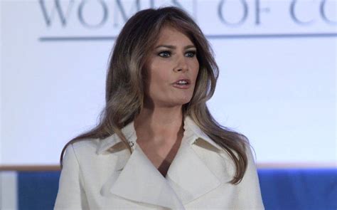 Melania Trump Divulgan Su Primer Retrato Oficial Como Primera Dama De