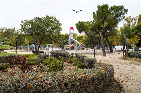 Móstoles El cohete del área infantil del Parque de La Paz casi listo