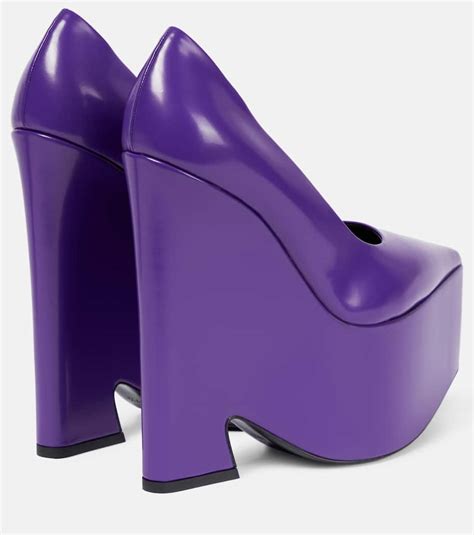 Versace Mm Tempest Patent Leather Pumps In Purple Modesens