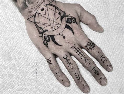 Tatuarse las manos significado y algunas ideas de diseño