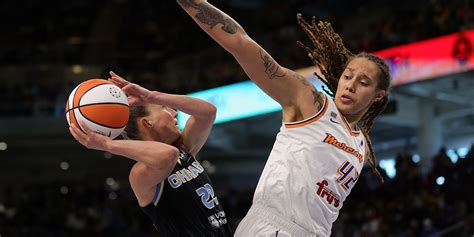 Brittney Griner Released From Russian Jail In Prisoner Exchange Barron S