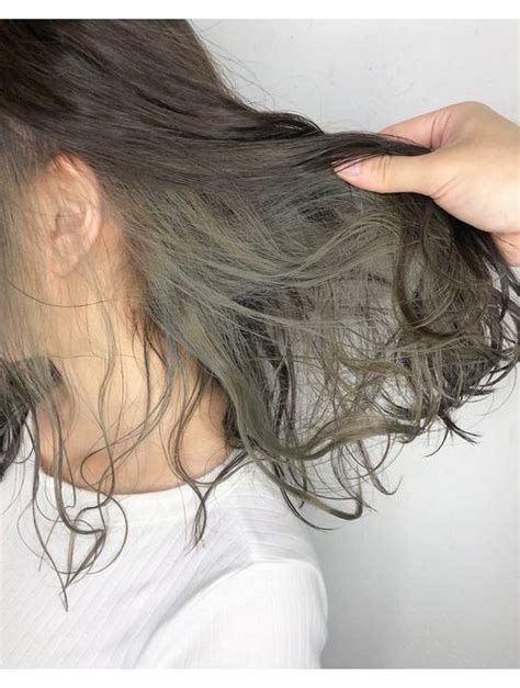 インナーカラー＋カーキグレージュ：l040633786｜ラグナlagunaのヘアカタログ｜ホットペッパービューティー オリーブ ヘア