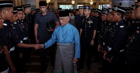 Agong Tunai Solat Jumaat Di Masjid Negara Sempena Hari Pahlawan