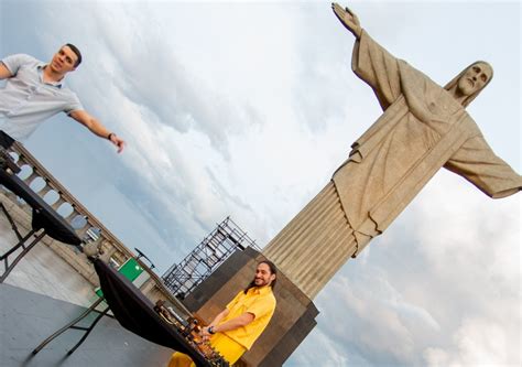 O Cristo Redentor De Bra Os Abertos Para A M Sica Eletr Nica Bsb Flash