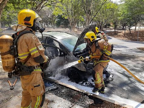 Carro Pega Fogo Na Asa Norte Em Bras Lia