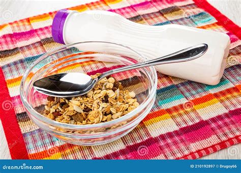 Colher Muesli Cereais Raisina E Sementes De Girassol Em Frasco De