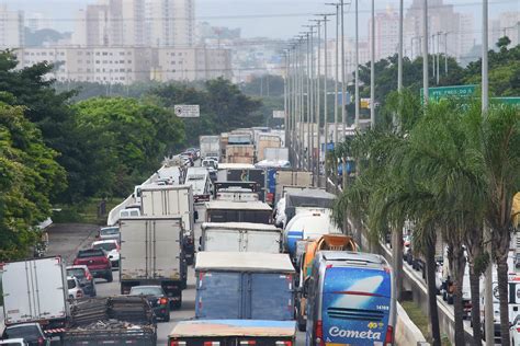 Marginal Tietê pode ser liberada em até dois ou três dias diz