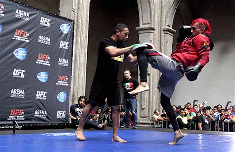 Peleadores De Ufc Convocan A Cientos De Personas En Entrenamiento