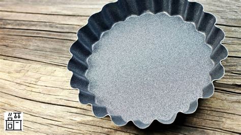 Do Baking Pans Have Teflon? (Why + How To Tell If A Pan Has Teflon)