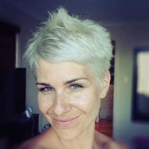 Stylish Short Platinum Blonde Haircut