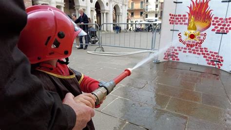 A Pompieropoli Bambini Vigili Del Fuoco Per Un Giorno G Di Vicenza