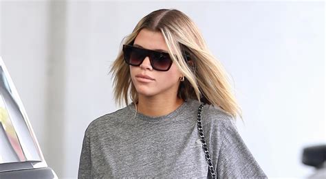 Sofia Richie Shows Off Her Toned Abs In A Crop Top Sofia Richie Just Jared Jr