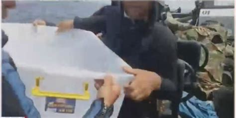 Ini Potret Proses Pengangkatan Black Box Milik Pesawat Lion Air Jt