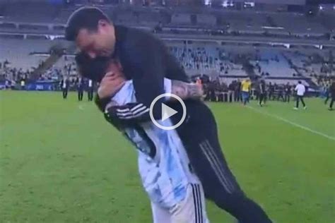 El Emotivo Abrazo De Messi Con Scaloni El Litoral