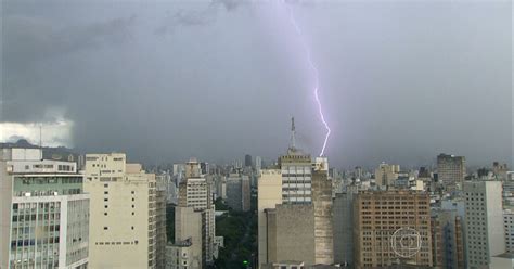 G1 Após dia de calorão temporal atinge BH e Região Metropolitana