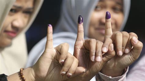 Indonesia Religious Tensions Rise In Jakarta As Crucial Vote Gets