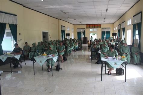 Persit Kck Yonif Raider Kostrad Gelar Lomba Merangkai Bunga Dan