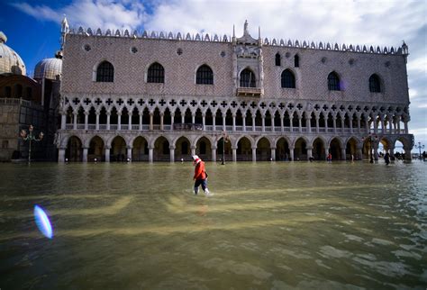 Im Genes Venecia Bajo El Agua Por Graves Inundaciones Rcn Radio