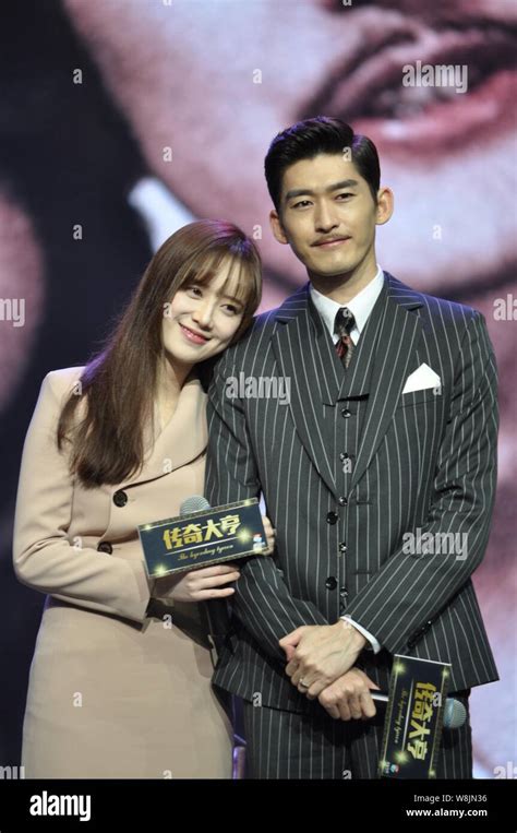 La Actriz Surcoreana Ku Hye Sun Izquierda Y Hans Actor Chino Zhang