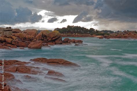 Foto de Ploumanach Le chemin des douaniers sur la côte de granit rose