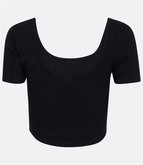 Blusa Cropped Em Ribana Manga Curta De Recortes Frisados Preto