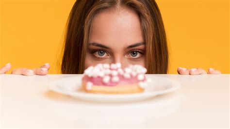 5 EASY Tips To Manage Food Cravings Rehab2Perform