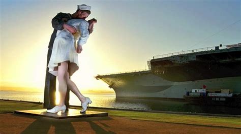 Unconditional Surrender Kiss Statue Uss Midway On Vimeo