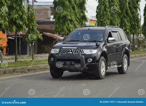 Deporte Mitsubishi Pajero Tipo Suv Dakar 2011 Fotografía editorial