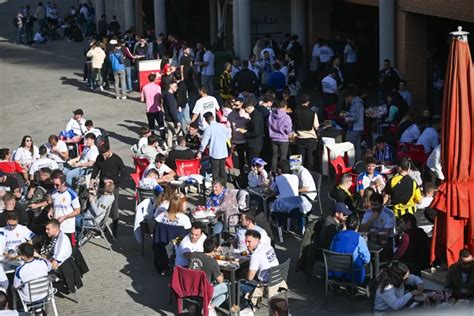 Fotos Comida De Aficionados Del Real Zaragoza Antes Del Partido Ante