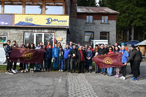 УНСС :: Паметна плоча по повод 100-годишнината от учредяването на ...