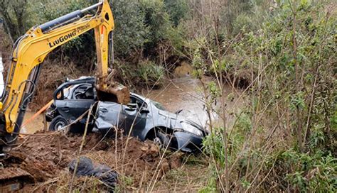 Veículo cai em córrego na SC 350 e motorista morre Éder Luiz Notícias