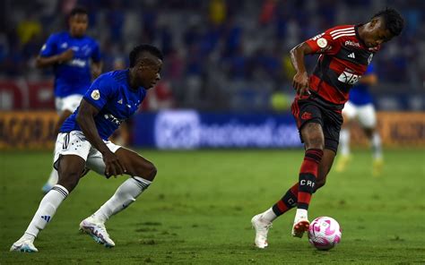 Flamengo derrota Cruzeiro e assume 3º lugar no Brasileirão