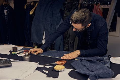 Jak wykorzystać manekin męski w pracowni krawieckiej? - Beasmetics.pl